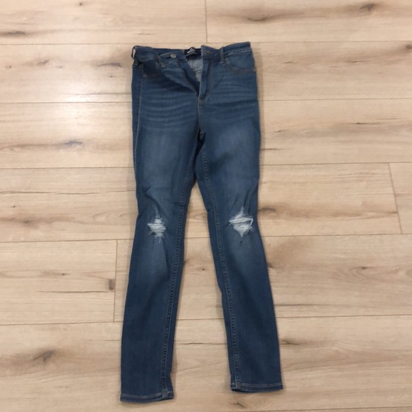 Hollister high waisted jeans - Picture 6 of 11